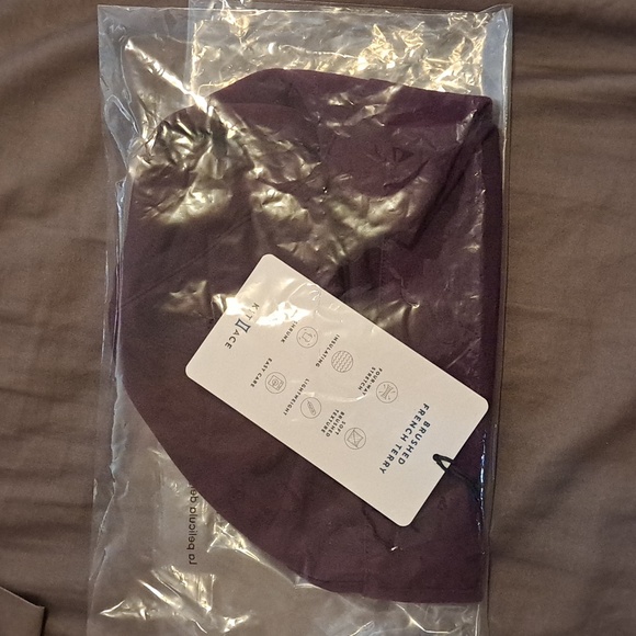 🇨🇦 Kit and Ace Brushed Cuffed Toque in Dark Plum, ✨️NWT✨️ O/S - Picture 7 of 7